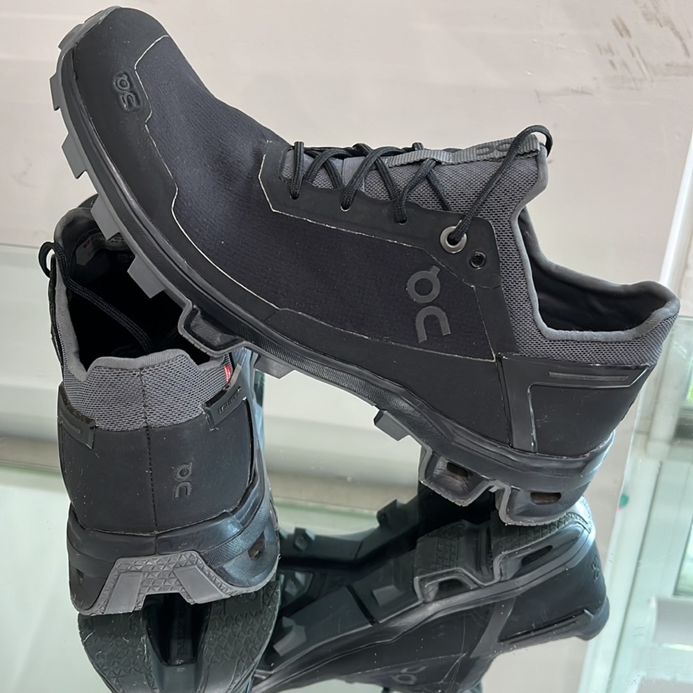 On Cloud Claud-venture Peak Mission grip Performance Shoes Black size 9 black